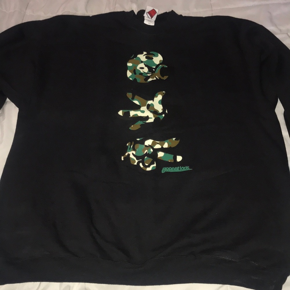 Great Black Crewneck from an up and coming label.